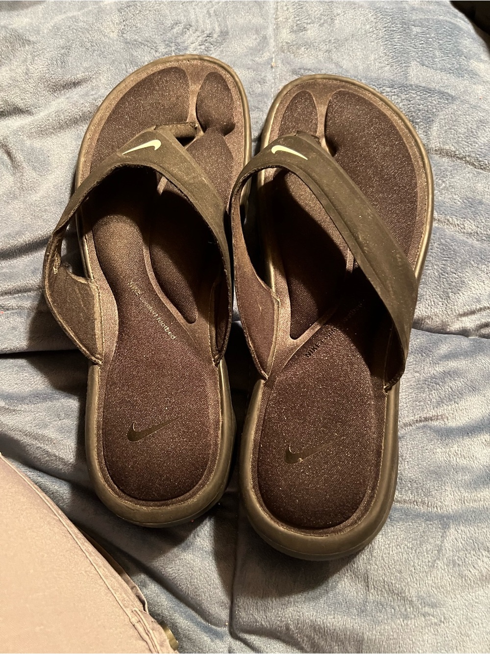 Nike Women’s Dark Brown Foam Flip Sandals with Logo Accent